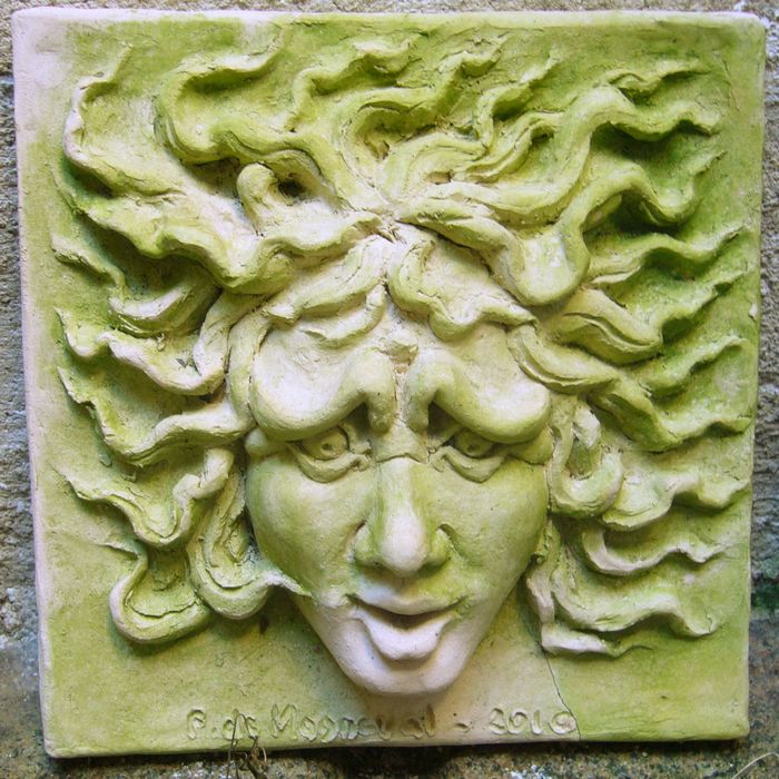 F. de Magneval - Gorgone (bas-relief)