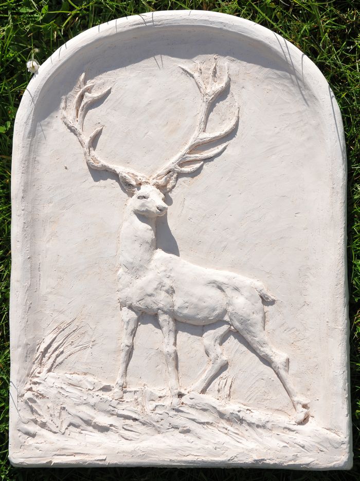 F. de Magneval - Cerf (bas-relief)